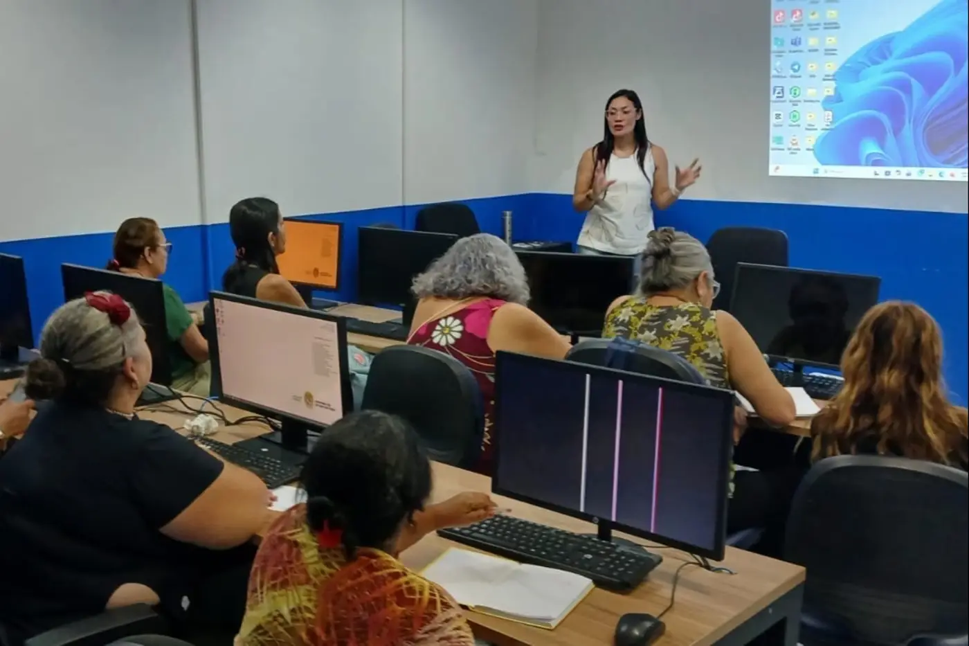 Curso gratuito da Fundação ParáPaz aproxima idosos da tecnologia