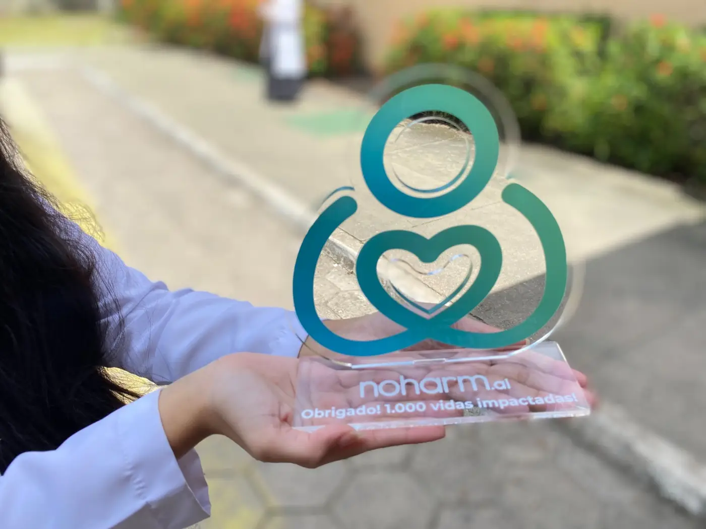 Hospital Metropolitano recebe Troféu NoHarm.ai - Mil Vidas Impactadas por avanços na Farmácia Clánica